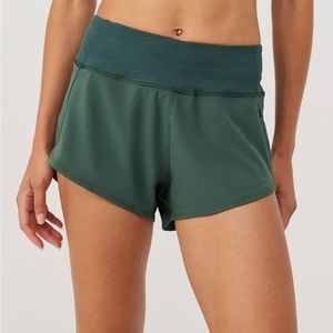 Outdoor Voices The Hudson 2.5” Short in Evergreen